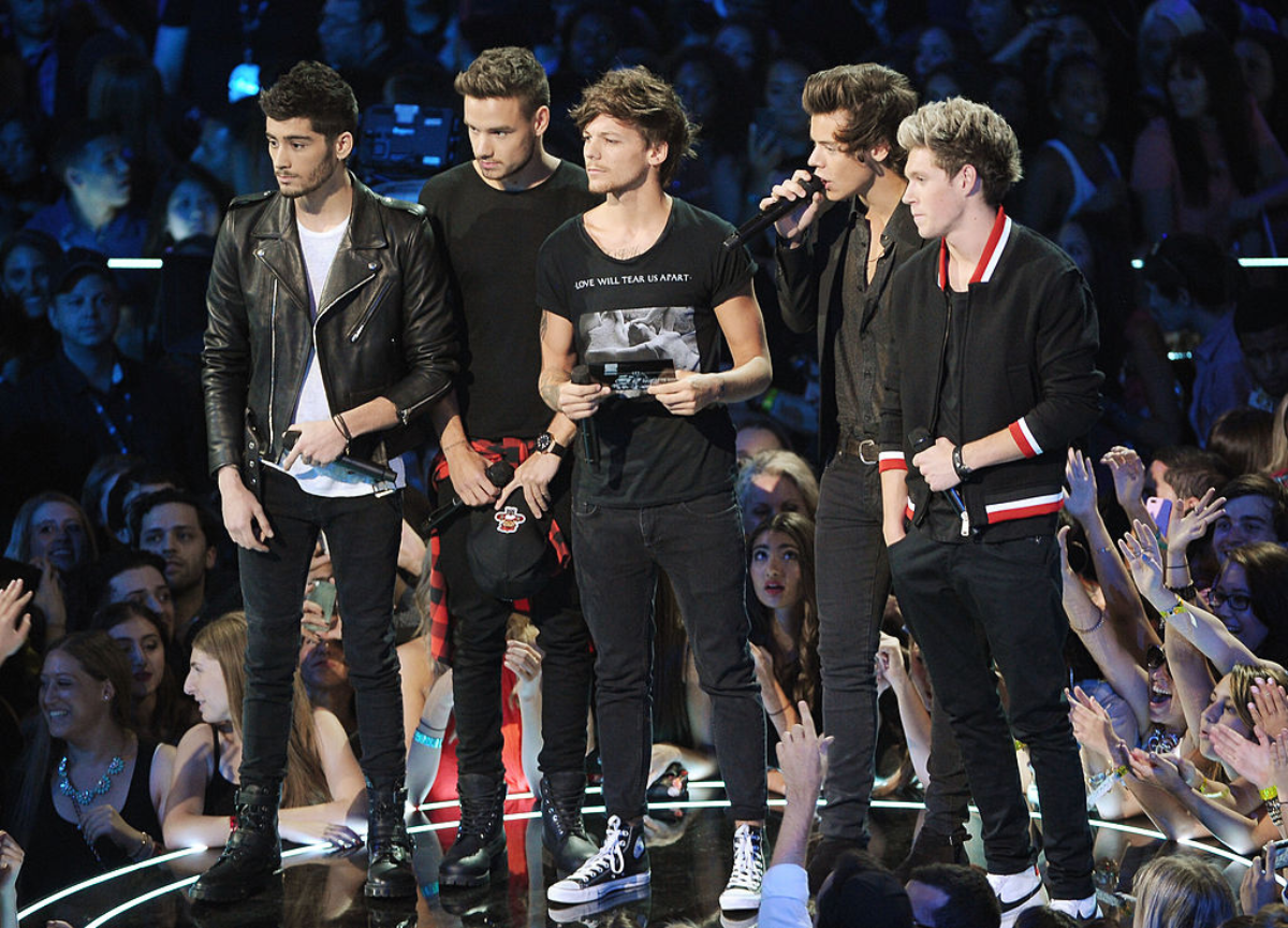 2275379-one-direction-stage-