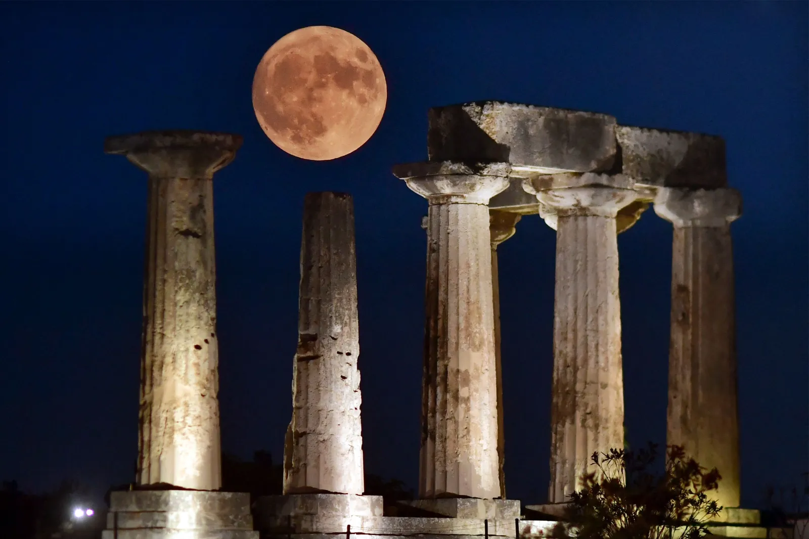 Rare Blue Supermoon Photos From Around the World - Newsweek