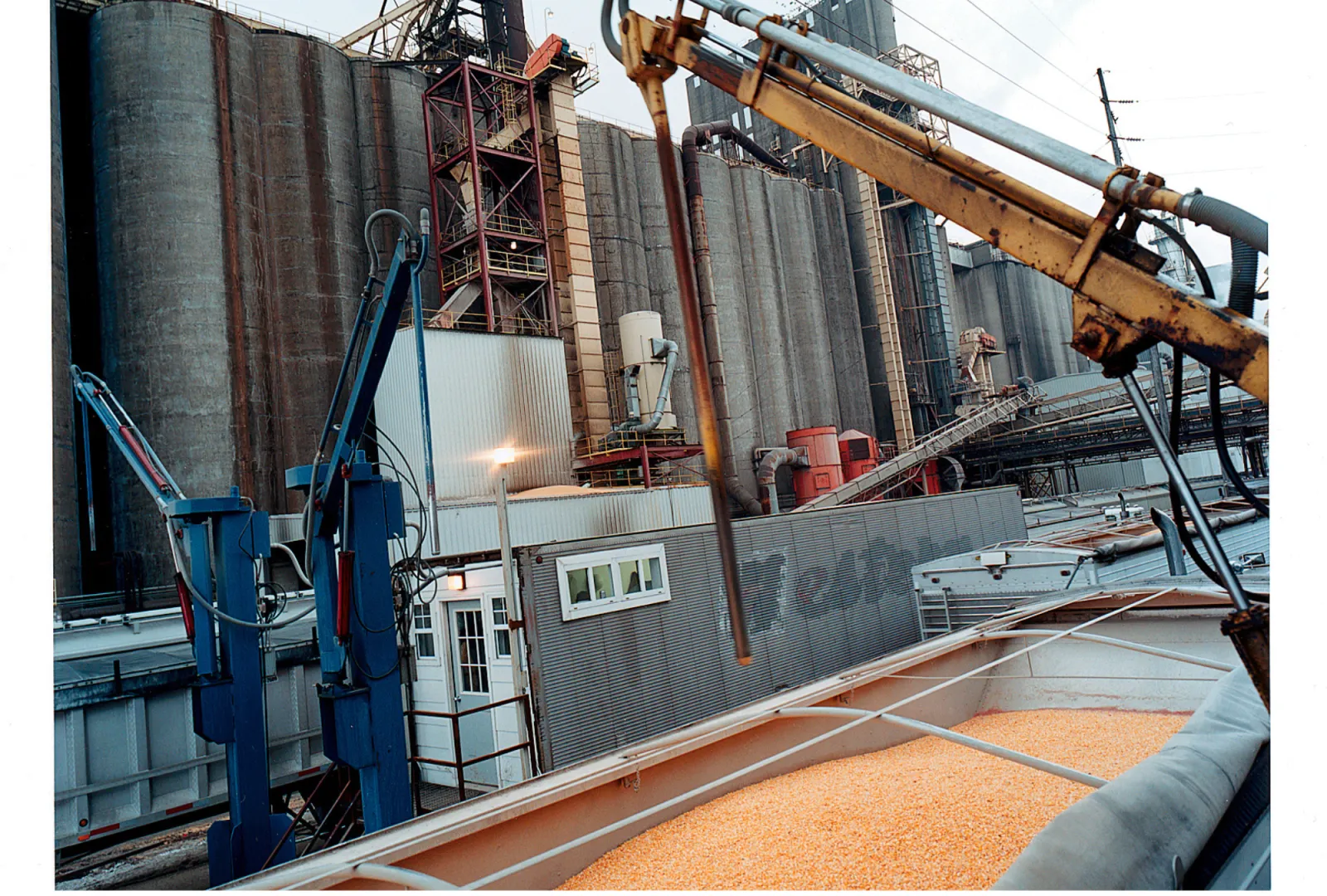 Video Captures Massive ADM Plant Explosion - Newsweek