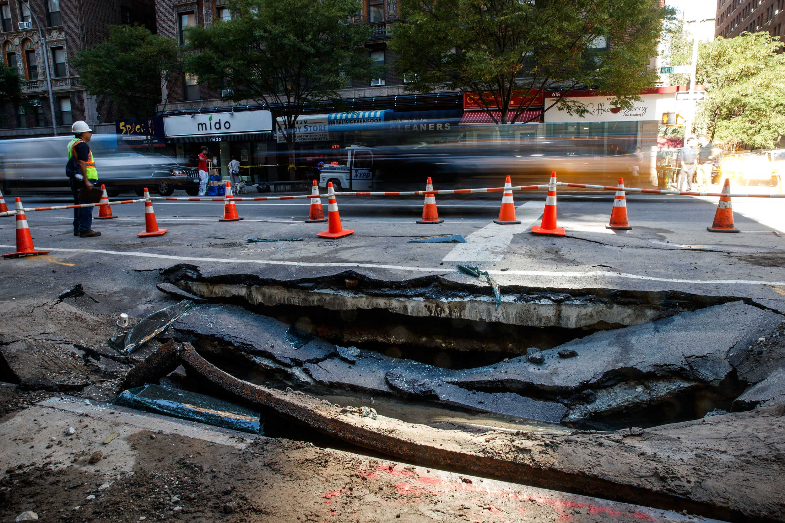 Sinkhole ‪ Massive Sinkhole in Japan Is Repaired - The New York Times