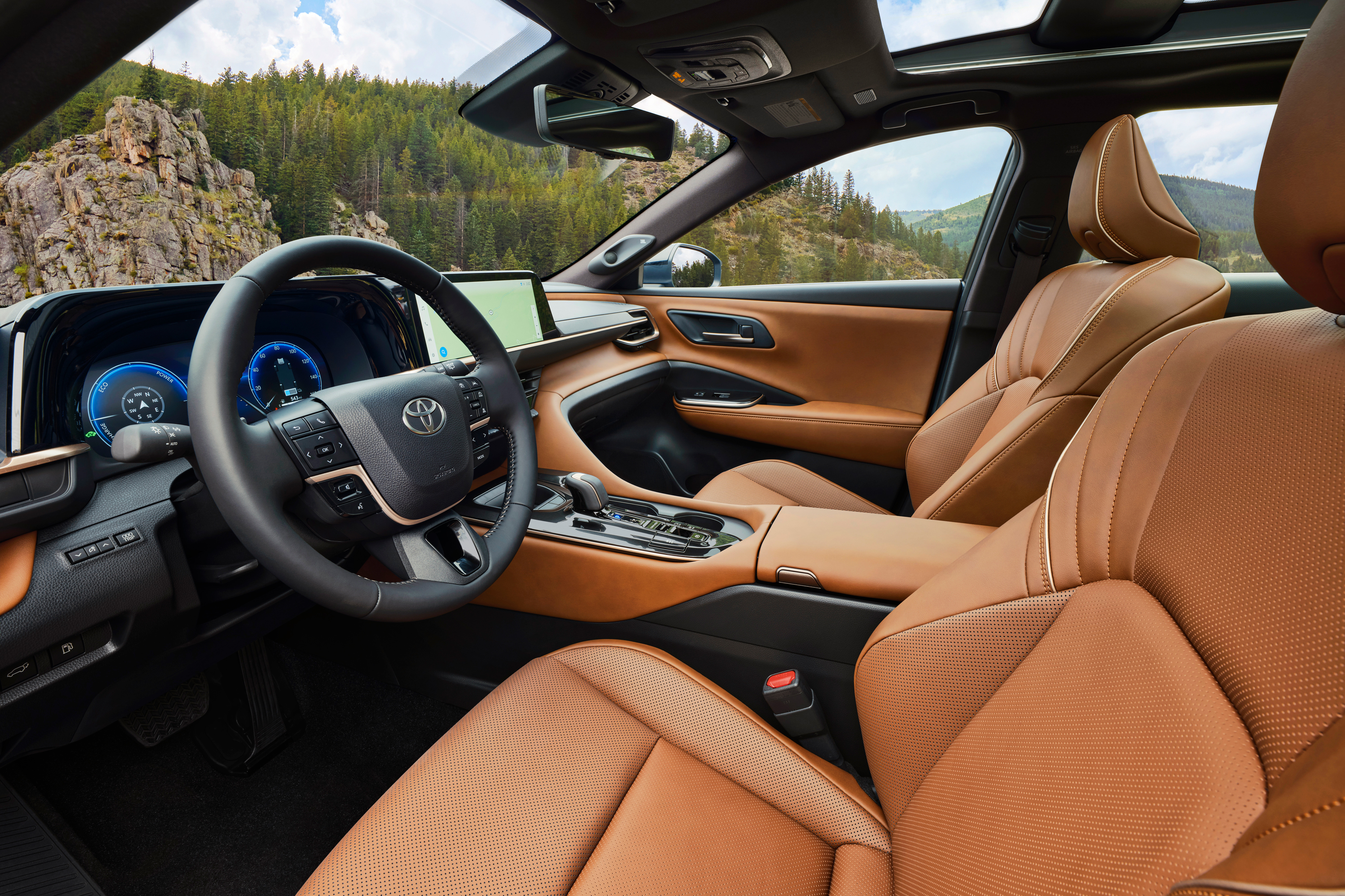 The Clubhouse Cruiser: Why the 2026 Crown is the Sedate Choice for the Long Game — image 2