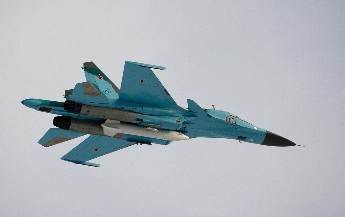 ロシア空軍　Su-34 FLANKER Russian Air Force's Su-34 Jets Destroy Ukrainian Positions: Moscow