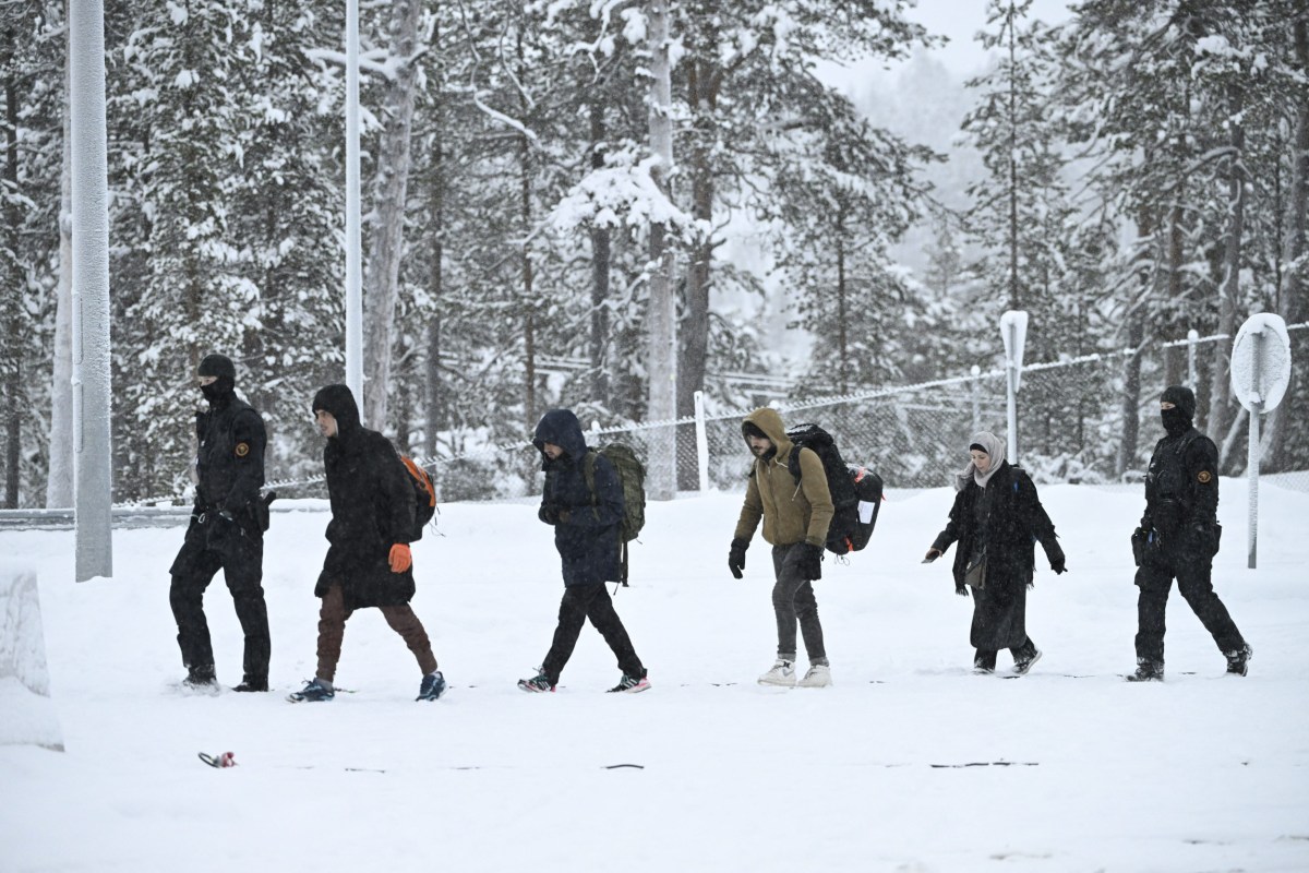 Refugees fleeing Russia brave 14 F freeze to cross NATO border on cycles