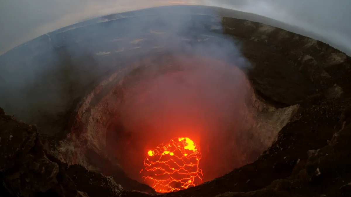 Time-Lapse Shows Lava Brewing in Kilauea Volcano Crater Amid Eruption ...