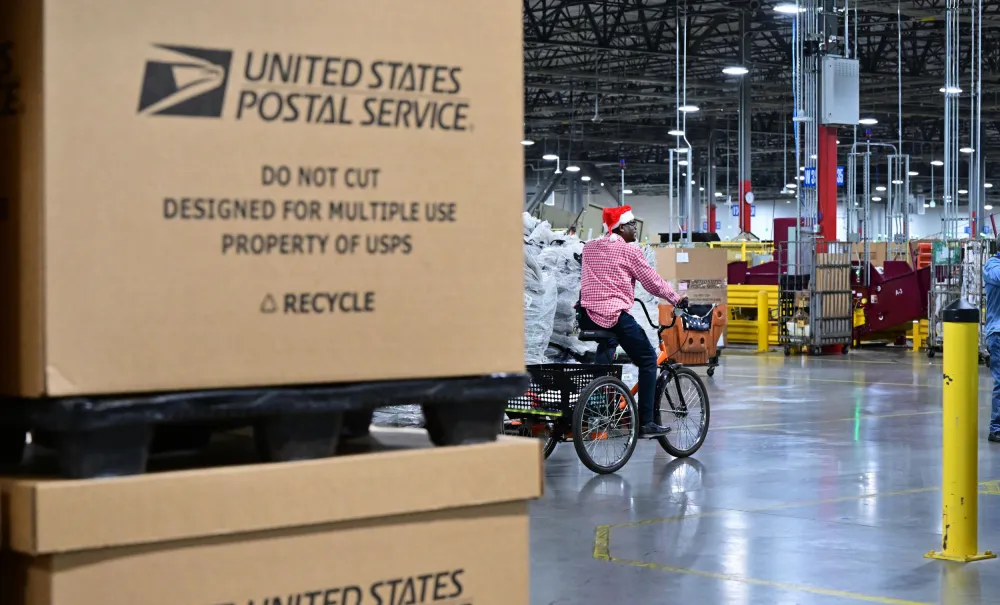 is-there-mail-on-christmas-eve-post-office-open-hours-delivery-newsweek