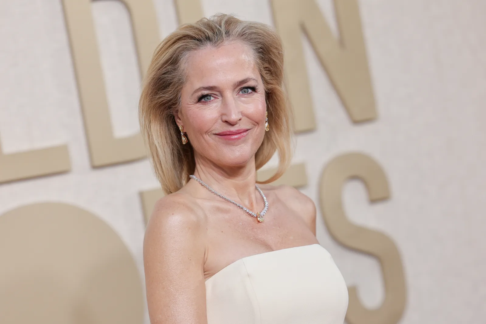 Gillian Anderson's Shocking Golden Globes Dress Prompts Debate - Newsweek