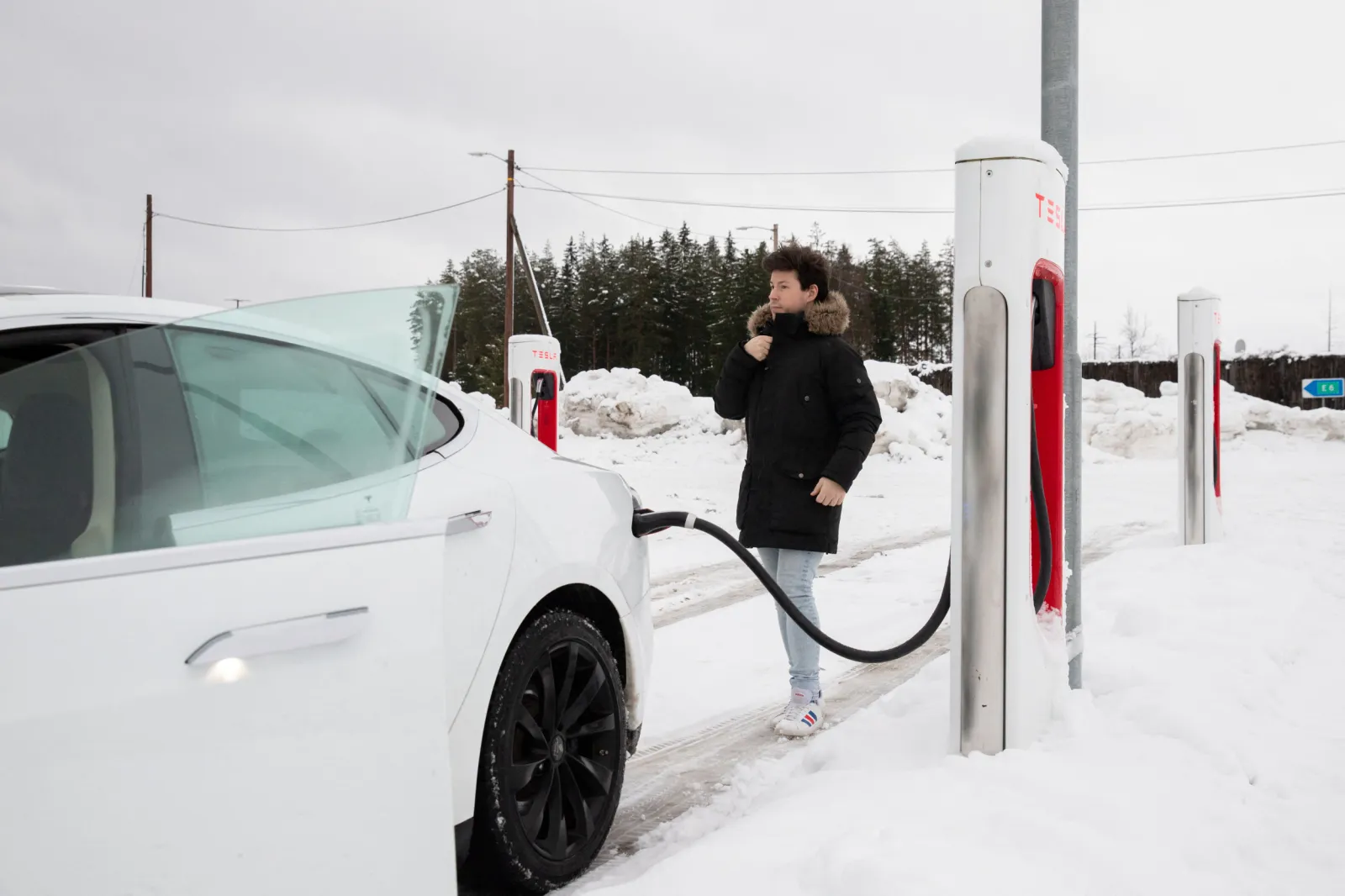 Tesla Disaster As Cars Won’t Charge in Freezing Cold - Newsweek