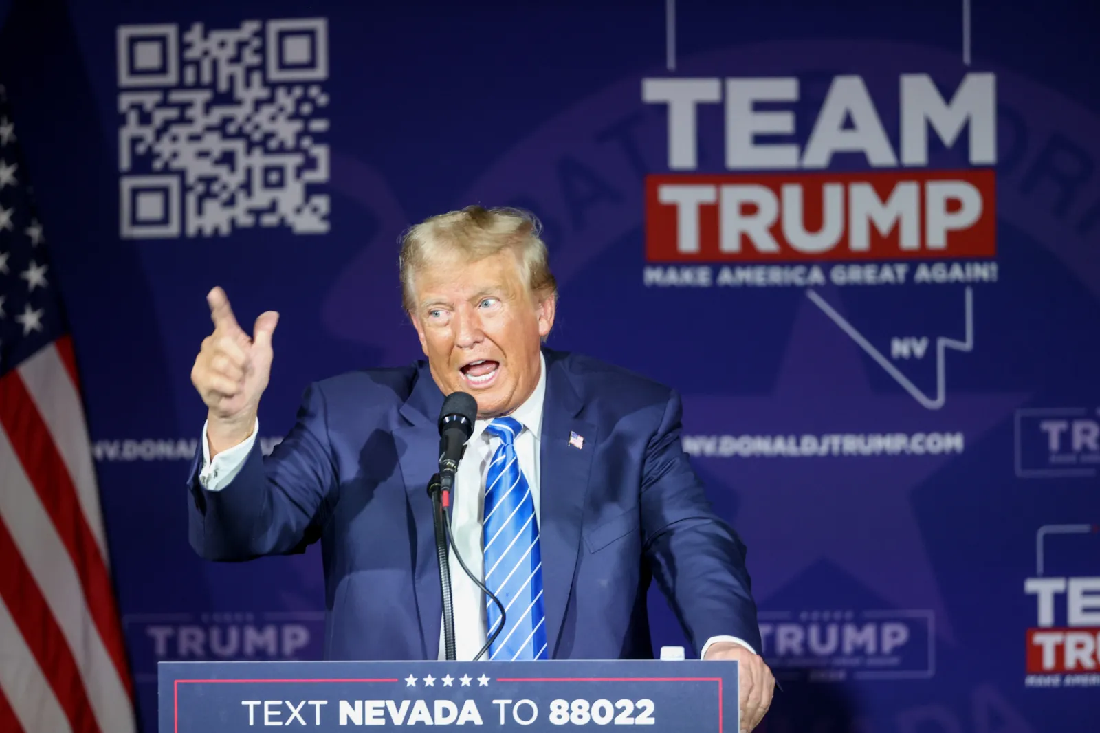 Donald Trump Thanks Greg Abbott for Defying Joe Biden and Supreme Court ...
