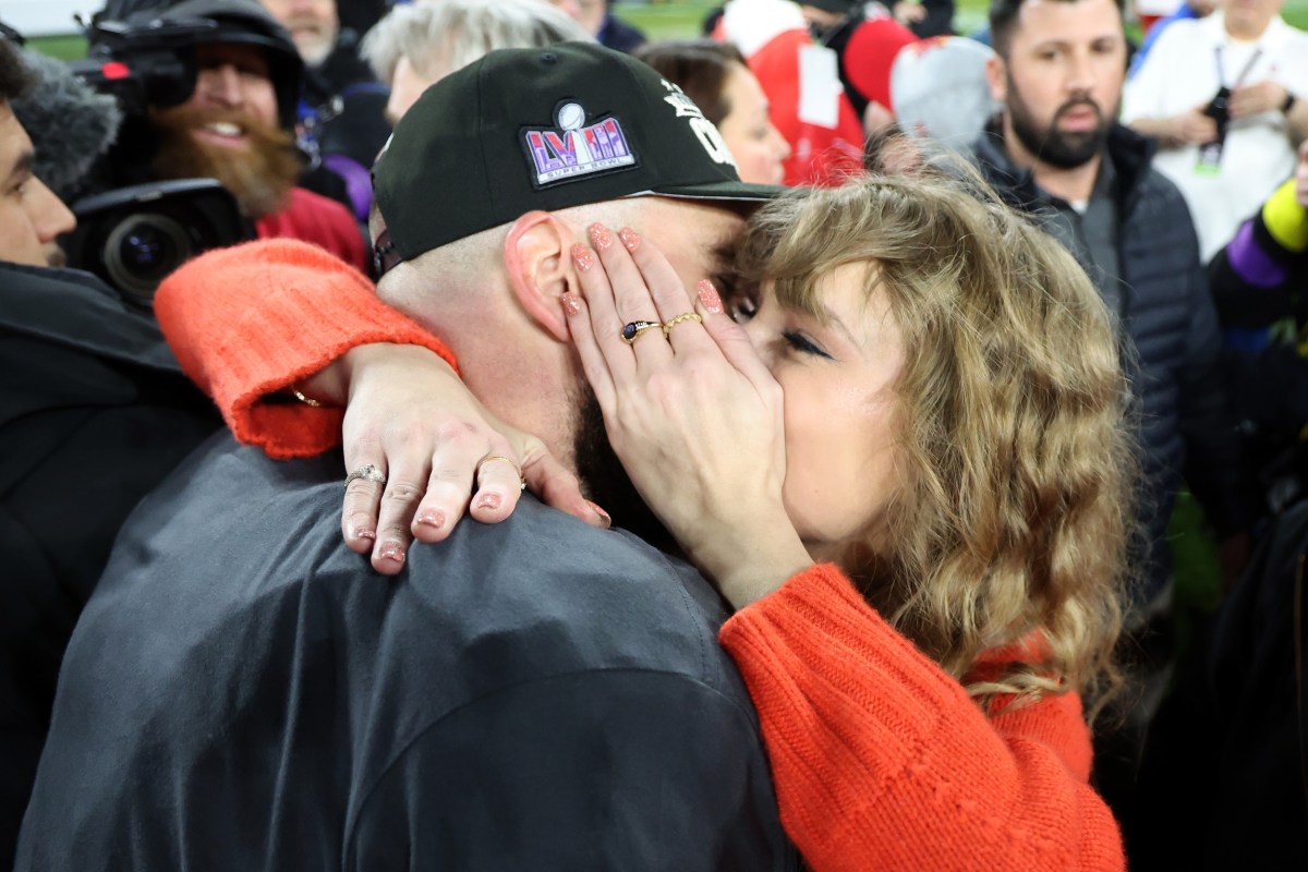 Travis Kelce Reveals How Long He Knew Taylor Swift Before Game Invite - Newsweek