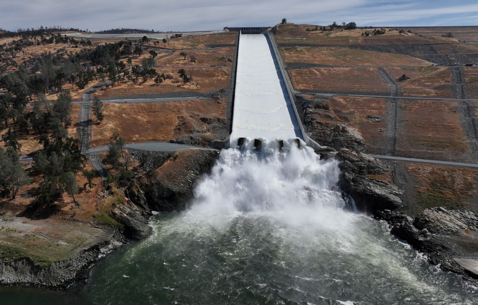 California Reservoir 'Spectacular' Release of Billions of Gallons of Water - Newsweek