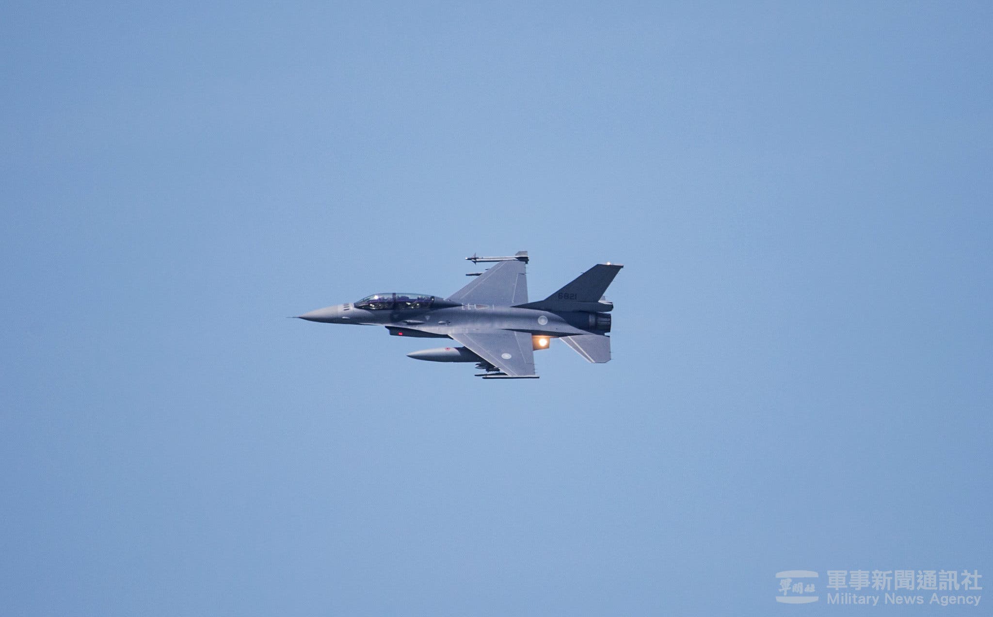 入手困難 CHINA AIR FORCE F-16 401ST ファルコン 2346329-lockheed-martin-ramps-