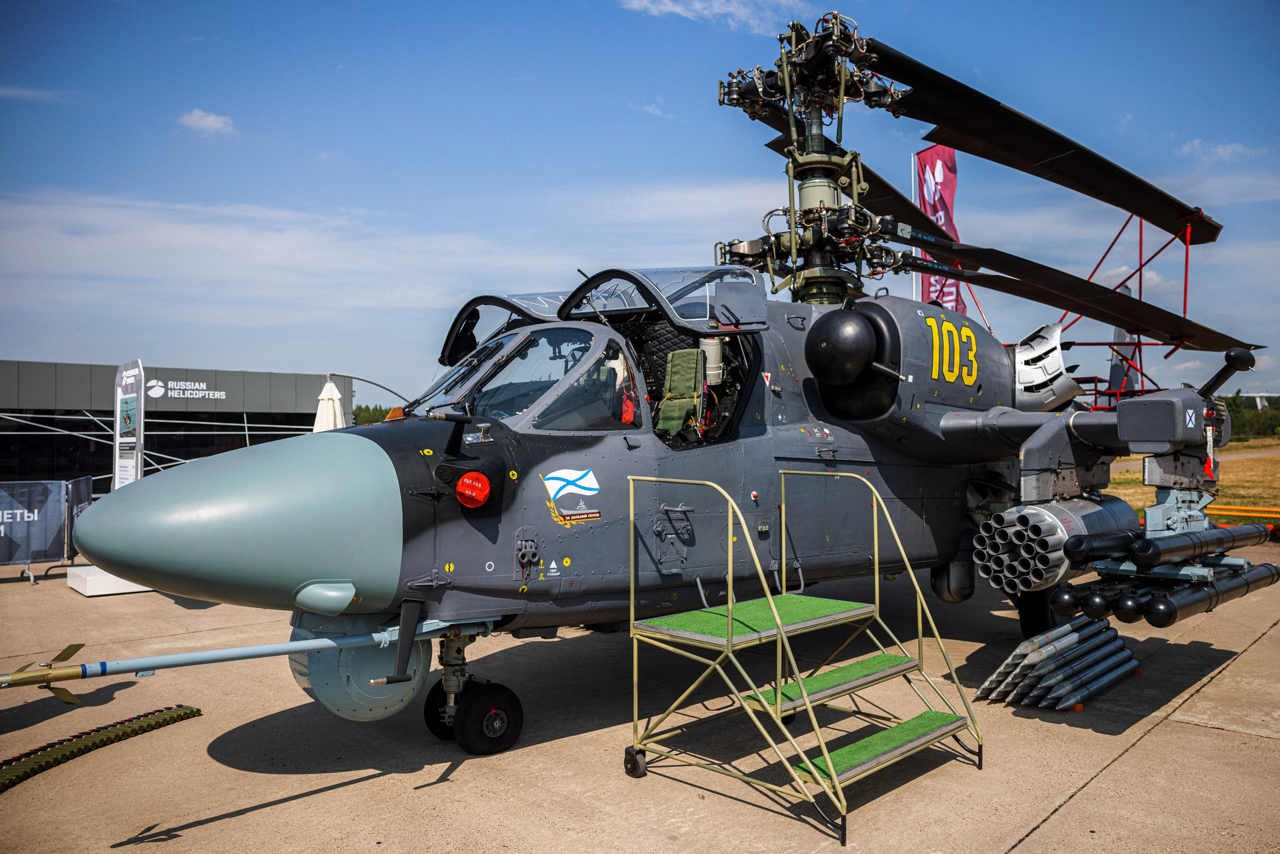 Ukraine Destroys Russian 'Alligator' Helicopter Near Avdiivka With