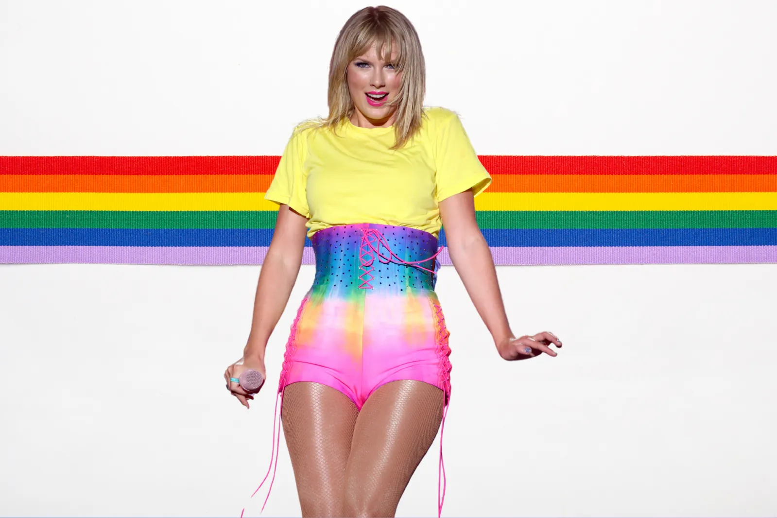 Taylor Swift's Viral K-Pop Photo Leaves People 'Crying' - Newsweek