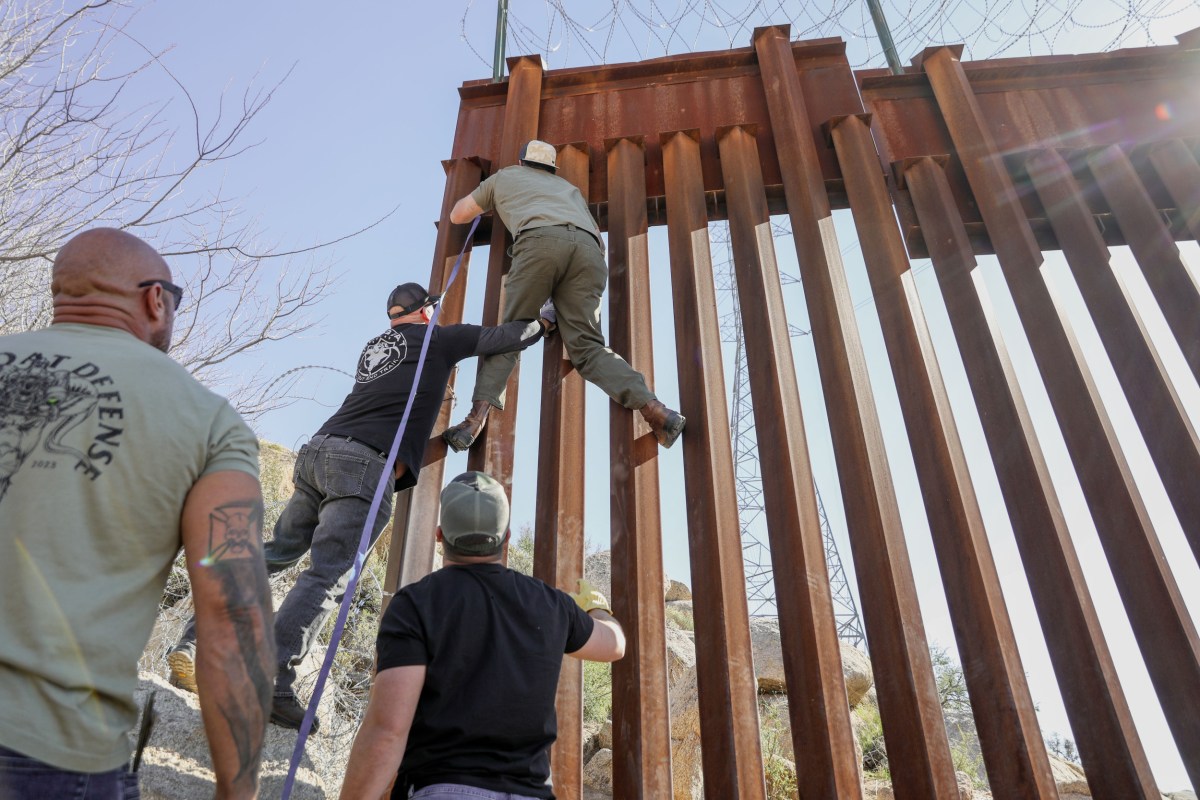 Hospital Sees Surge in Migrants With Brain Injuries From Border Wall ...
