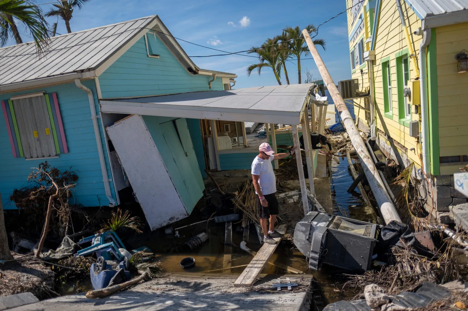 Florida Homeowners Are Trying to Offload Their Damaged Properties - Newsweek
