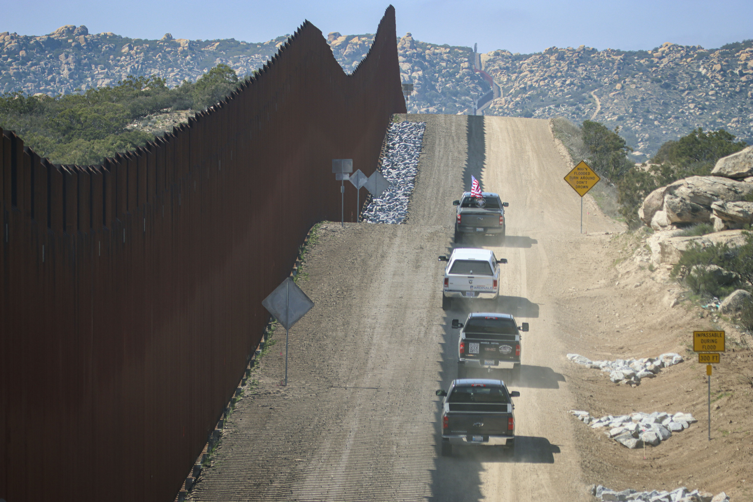 US Border Spot Sees Migrant Crossings Plunge 90 Percent - Newsweek