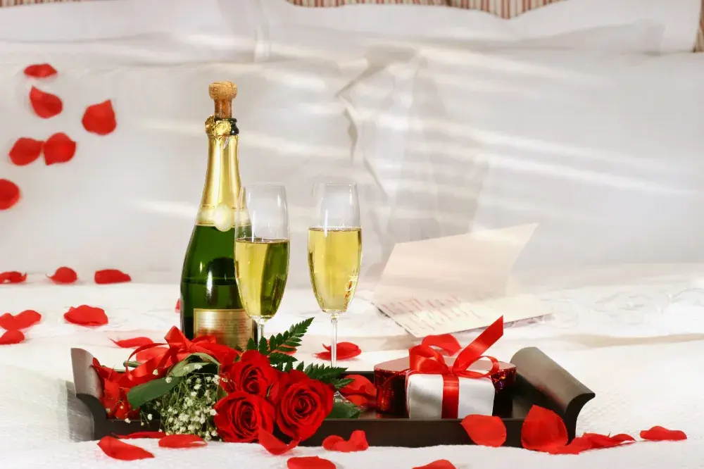 Mom’s ‘Script’ to Get Free Hotel Snacks and Gifts Goes Viral