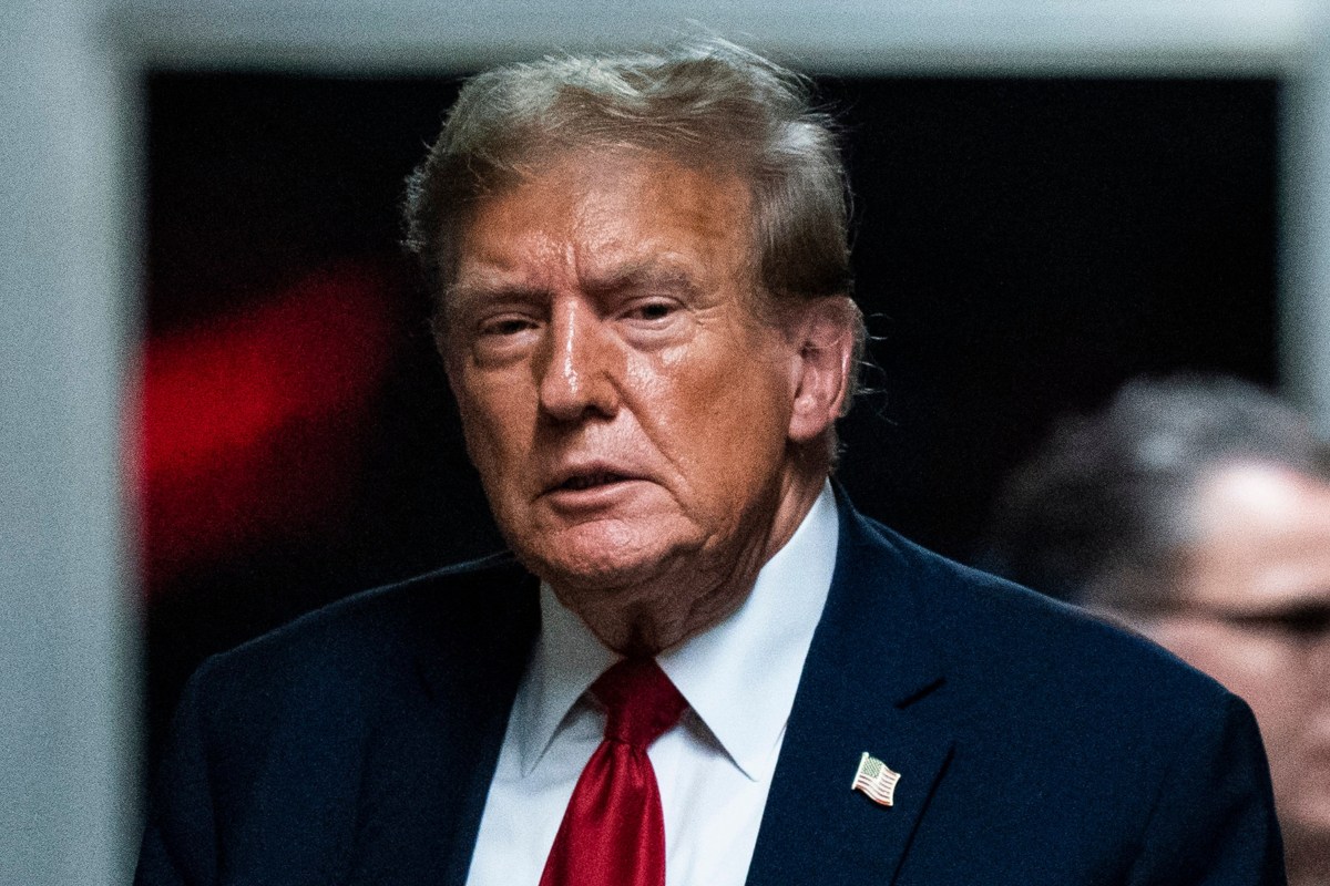 Donald Trump's lack of family in court raises eyebrows: "Deserted him"