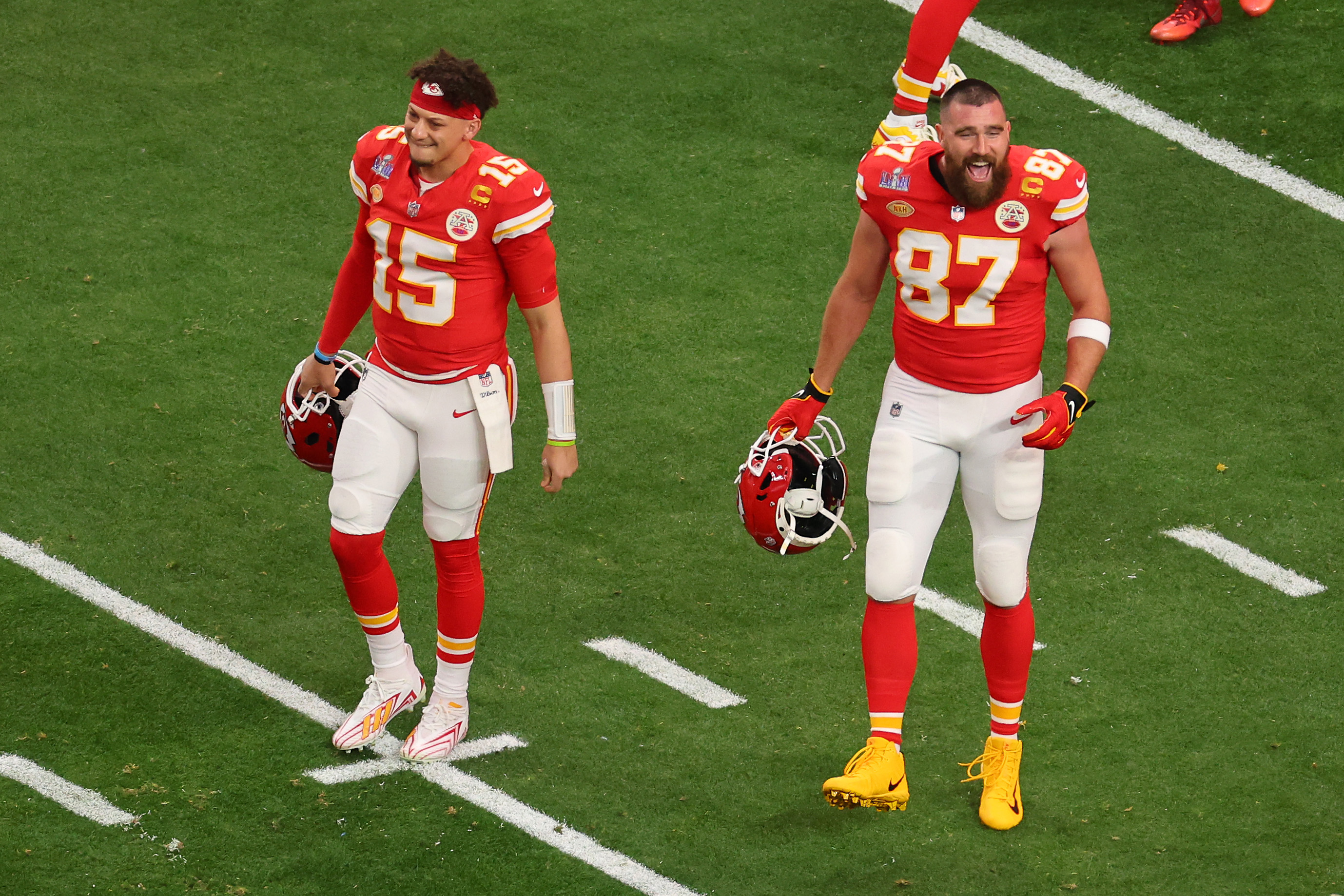 Patrick Mahomes, Tyreek Hill React to Travis Kelce’s Record-Breaking  Contract with Chiefs