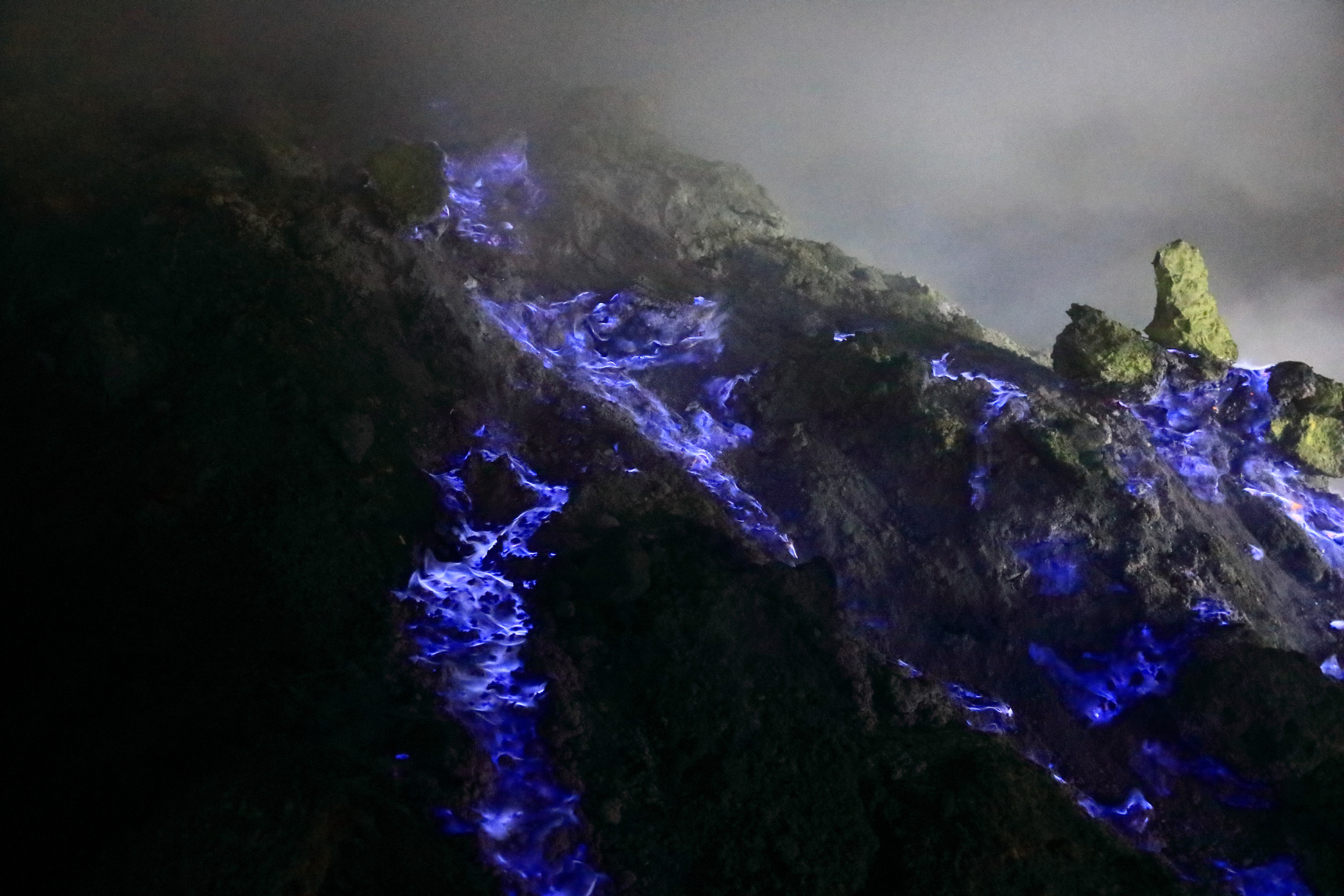 Footage of Night Hike to Volcano Crater With 'Blue Fire' Wows