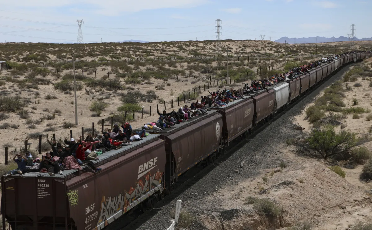 100 Migrants Found in House Guarded by Armed Men - Newsweek