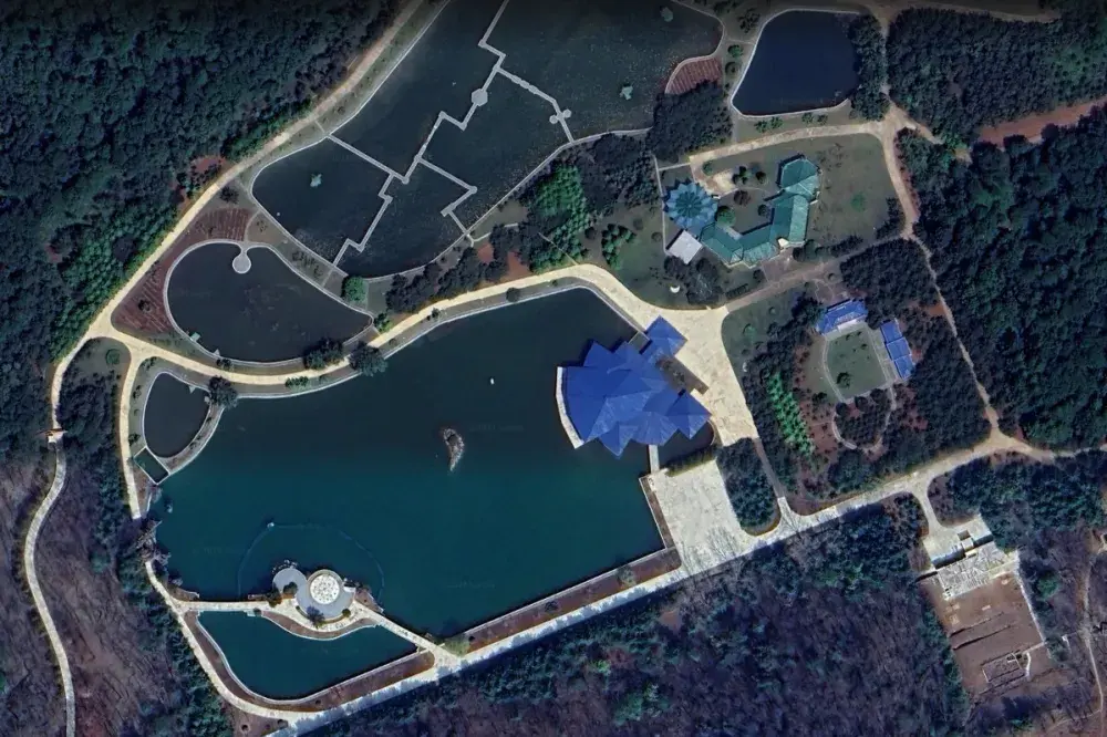 Kim Jong Un Demolishes Own Palace, North Korea Watchers Say