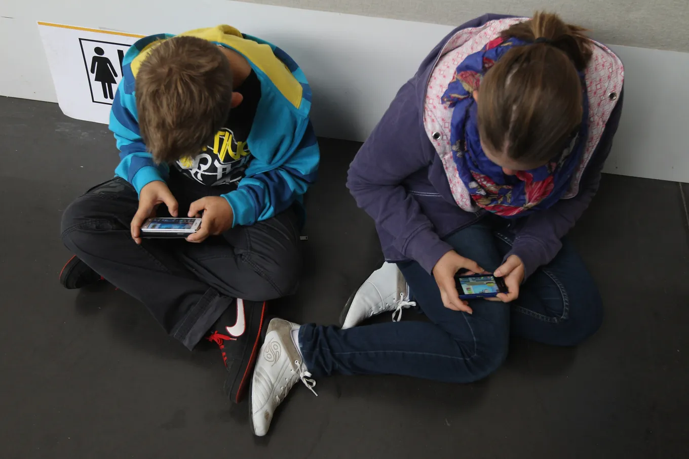 Momentum Grows for Total Ban on Phones in Schools - Newsweek
