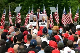 Biden Supporter Flips to Trump: New York ‘Dumping Ground’ for Migrants