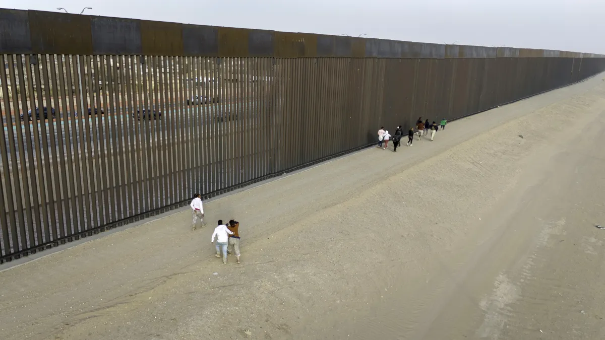 Texas Democrat Praises Greg Abbott Amid New Border Wall Construction ...