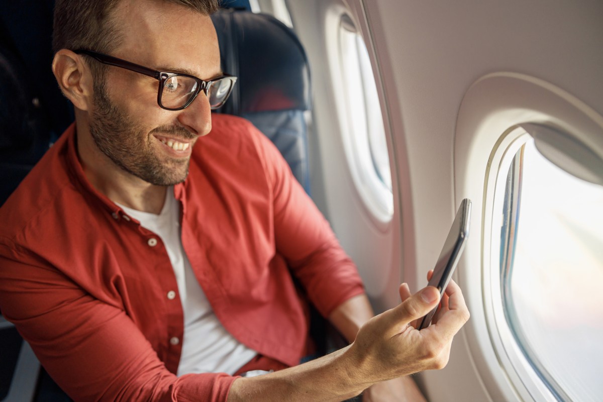Man Has Incredible Response to Plane Passenger’s Accident—’So Sweet ...
