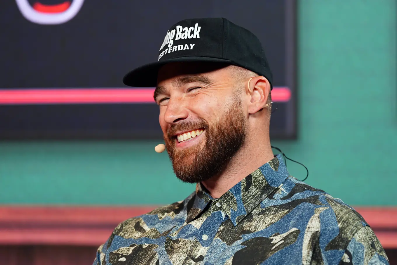 Travis Kelce's Sweet Gesture Has Swifties Wanting Him to Be in His 'Dad Era' - Newsweek