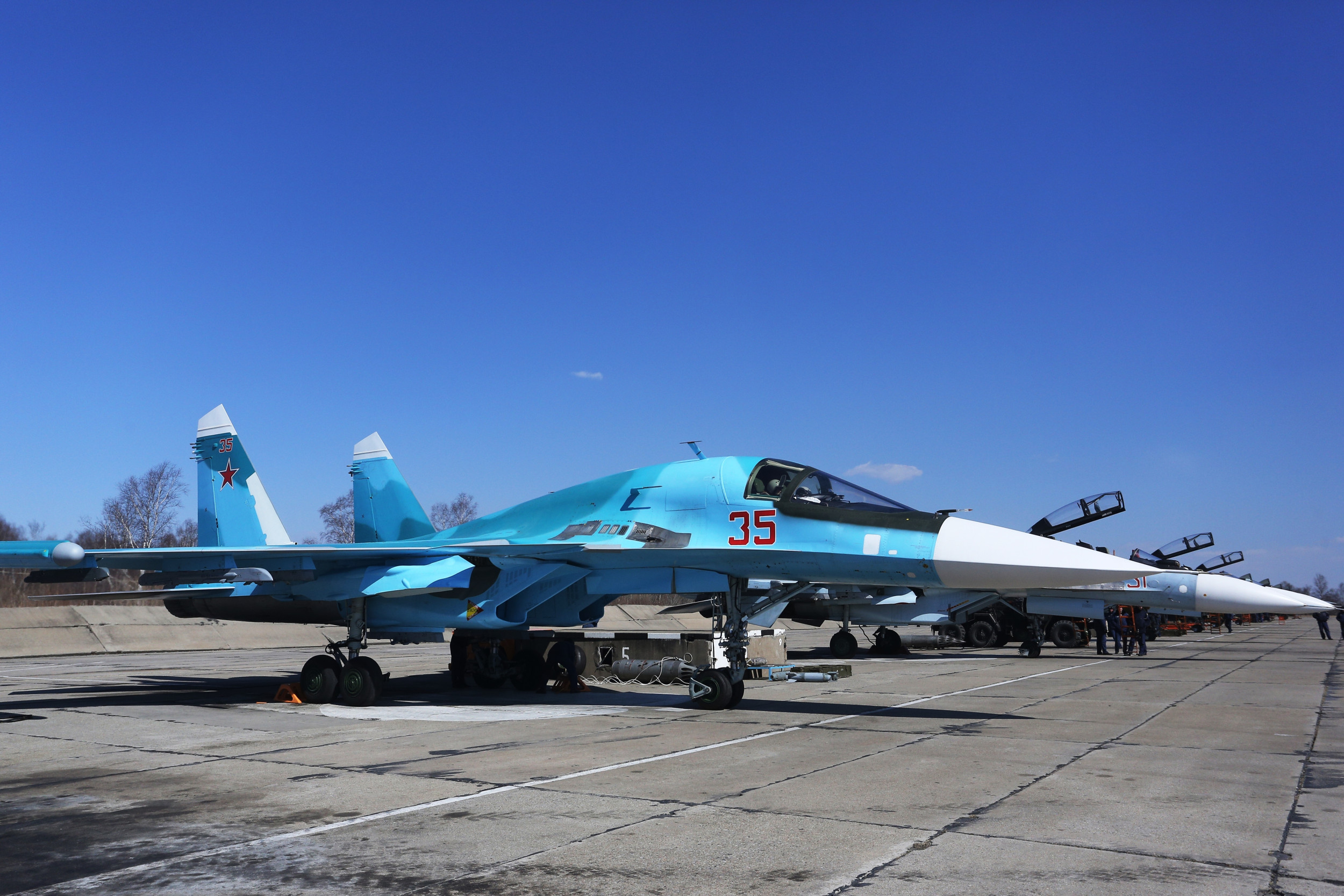 空 Satellite Images Show Aftermath of Hit on Russian Airfield Hosting