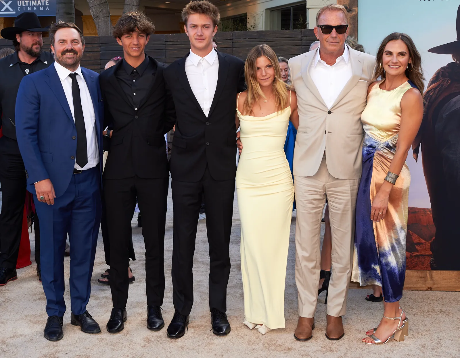 Kevin Costner Poses in Rare Photo With 5 of His Lookalike Children ...