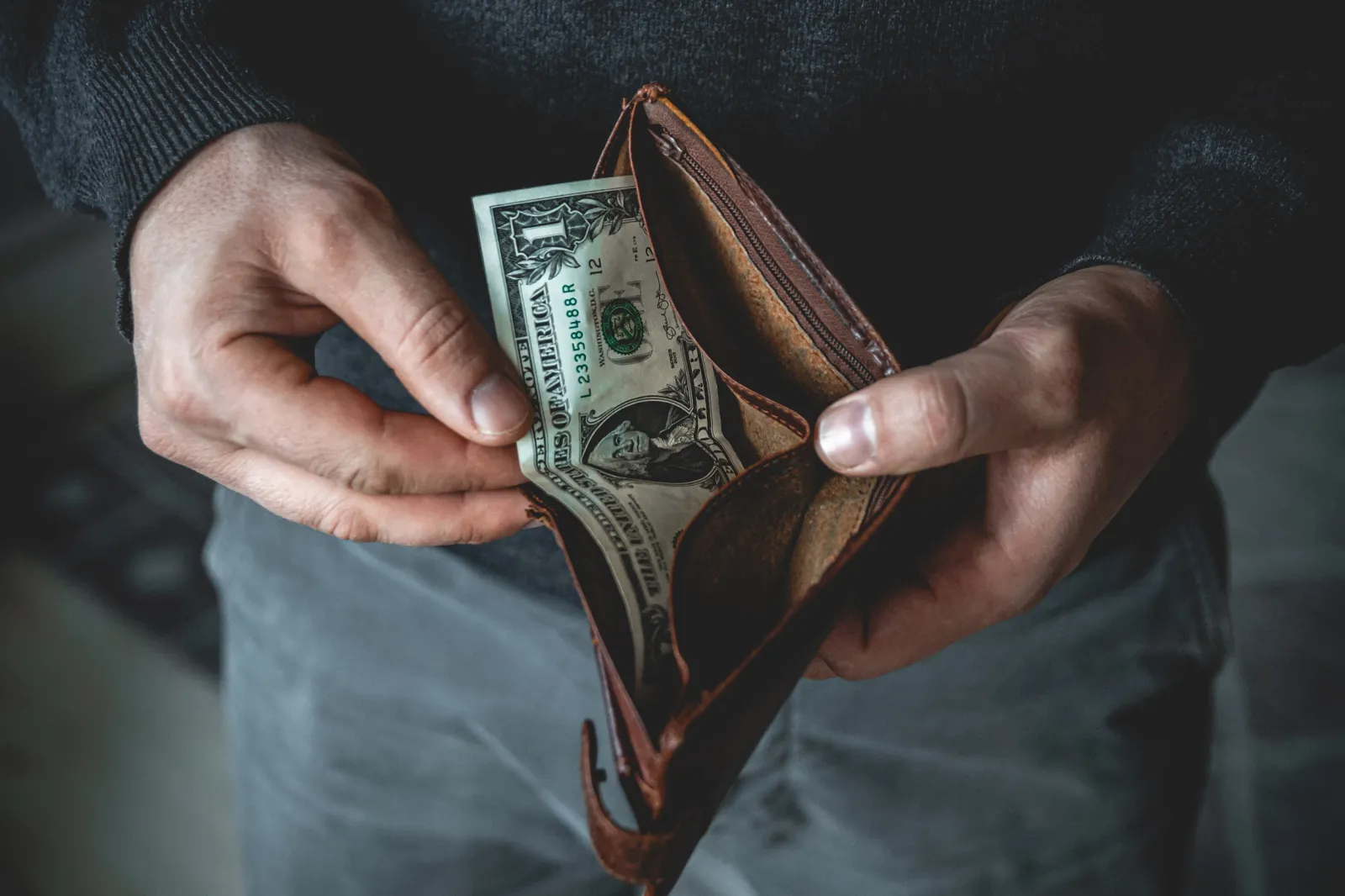 Americans Suddenly Cut Back Spending - Newsweek