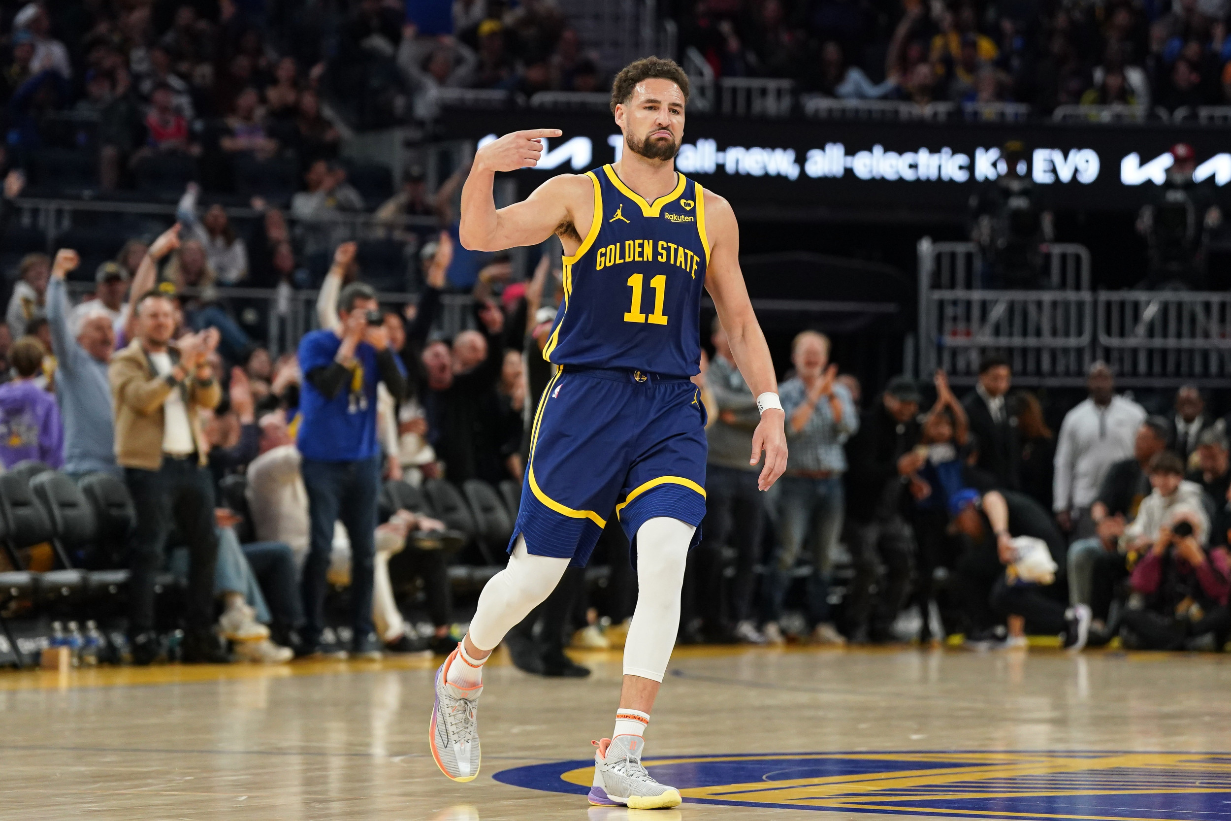 Klay Thompson Leaves Warriors For Dallas Mavericks in Sign-and