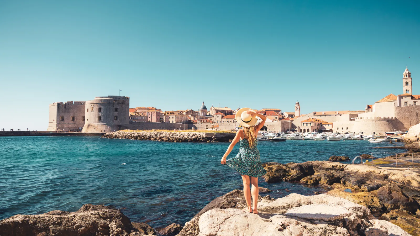 20 Croatia Outfits That Will Keep You Comfortable and Stylish 9 Woman Reveals Why You’re Not Pulling Off The ‘It Girl’ European Summer Look