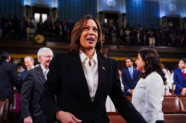 Kamala Harris Breaks Joe Biden’s Record in New Poll - Newsweek