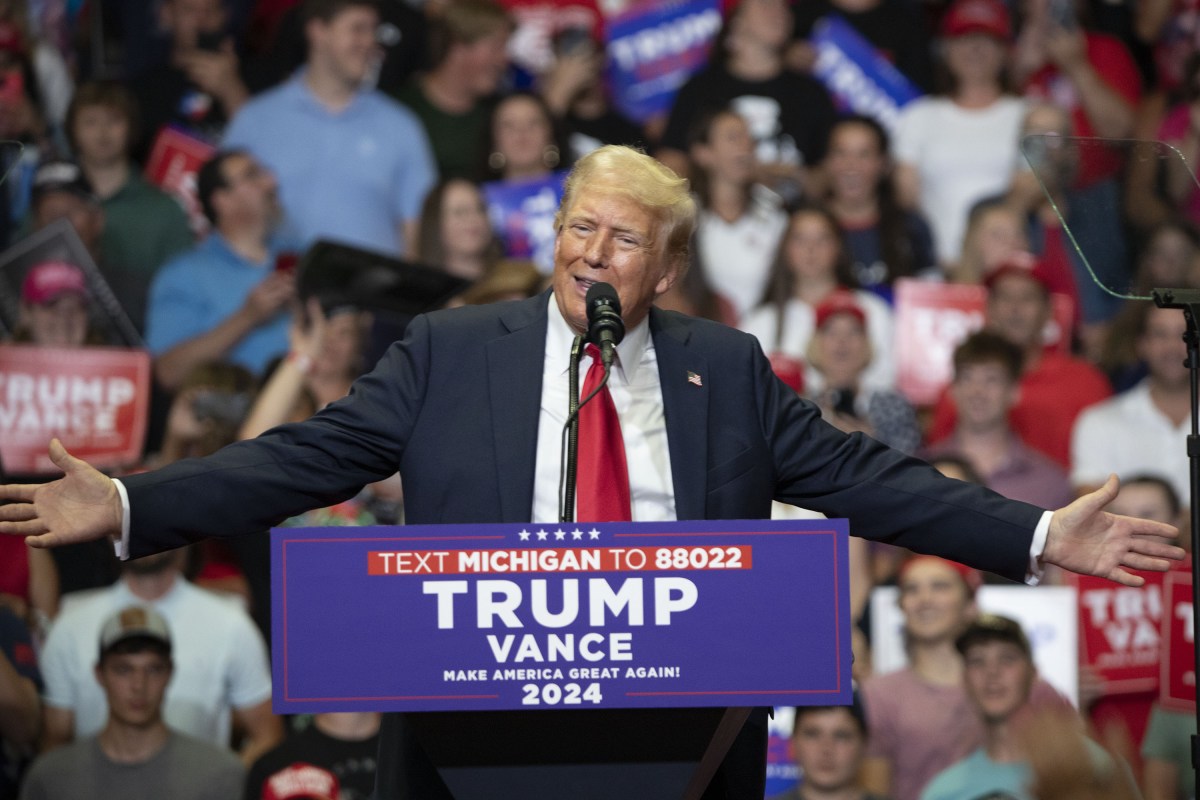 Fact Check: Did Trump Rally Replace Audience With “Actors”? - Newsweek