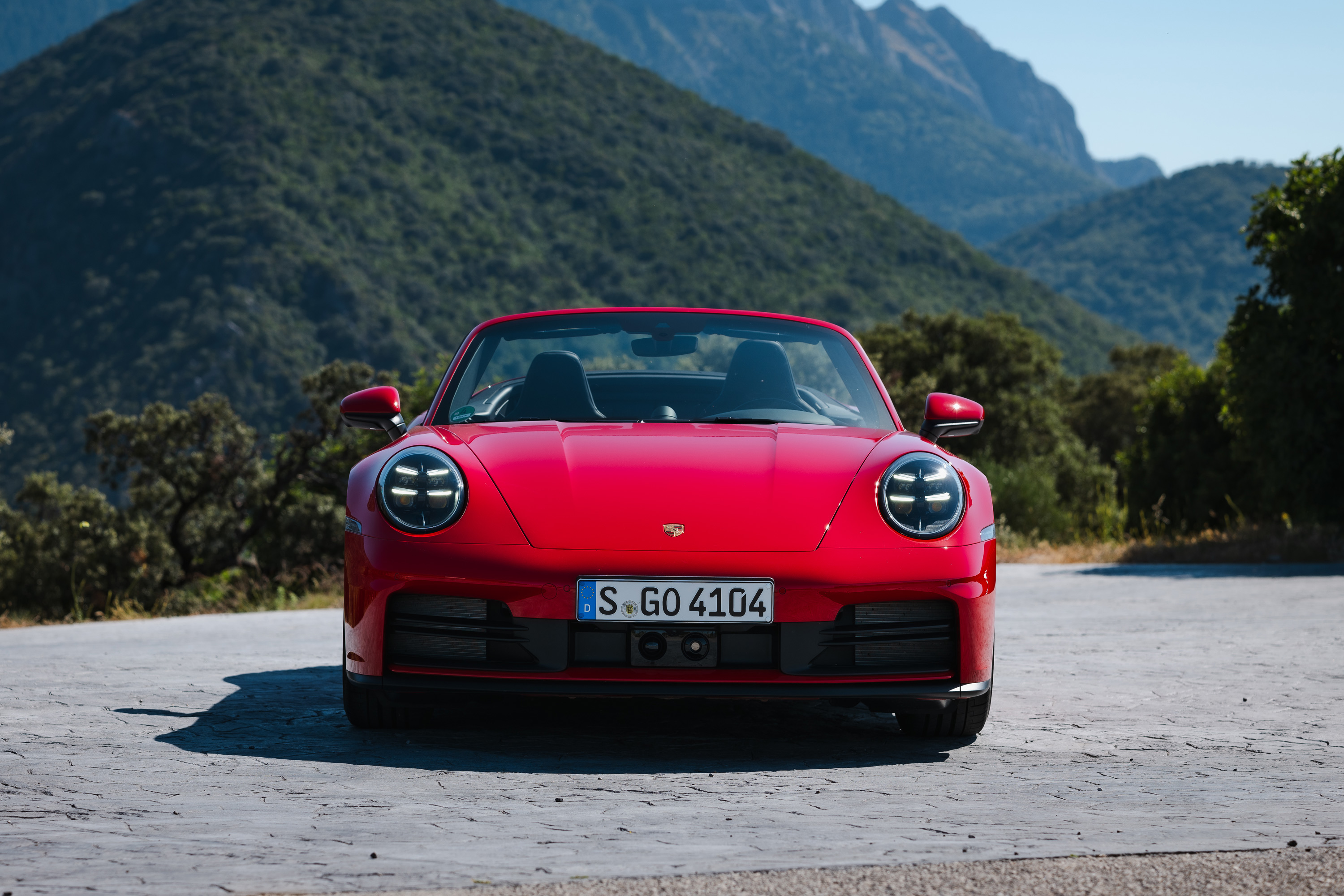 ポルシェ AHEAD ON ROUGH ROADS 2025 2025 Porsche 911 992.2 | Driving the Wheels Off - YouTube