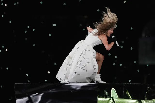 Modify Swift Eminem makes bold declaration about Taylor Swift - Newsweek