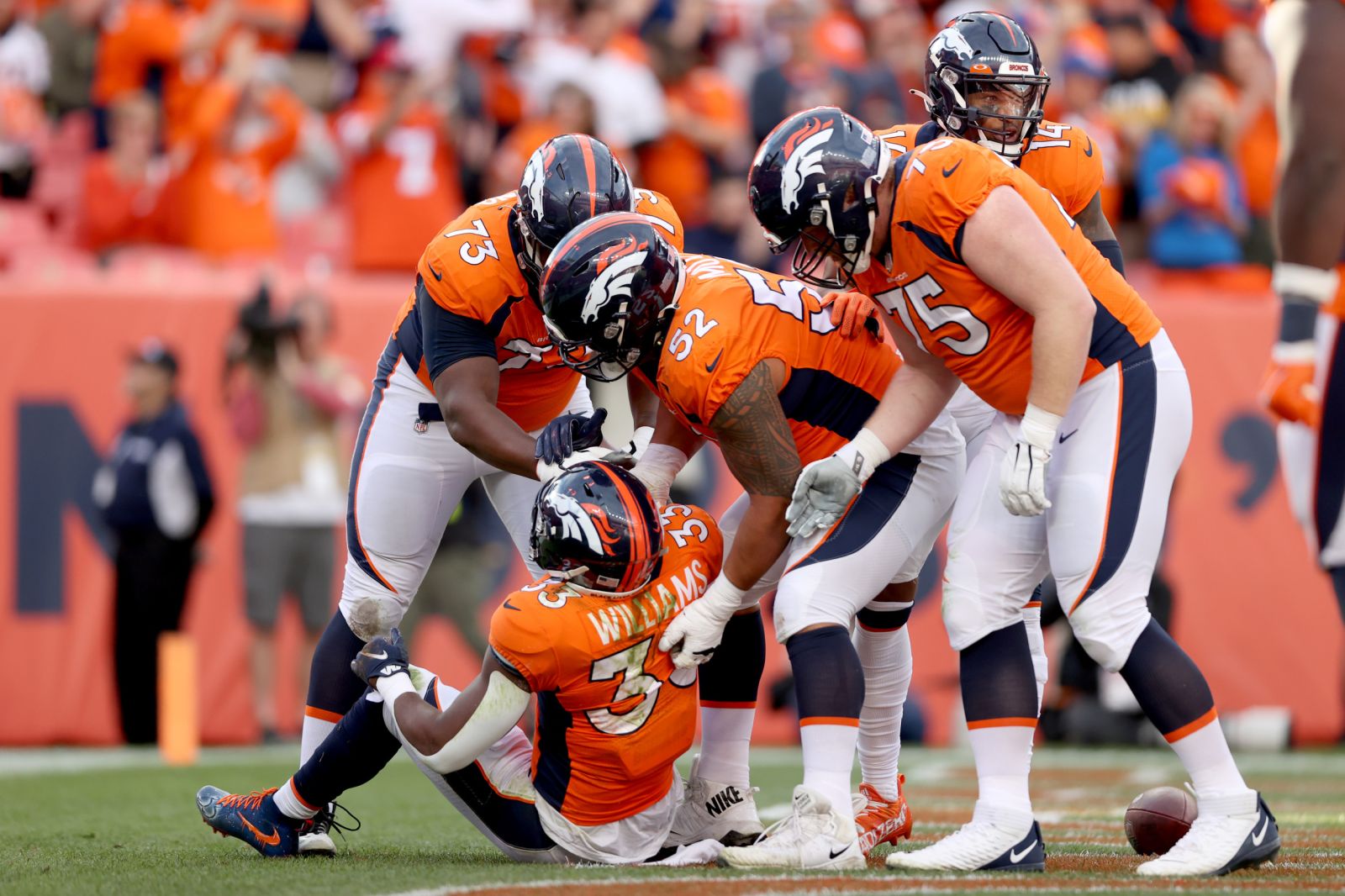 Broncos OT Sent to Hospital After Suffering Severe Leg Injury: Reports ...