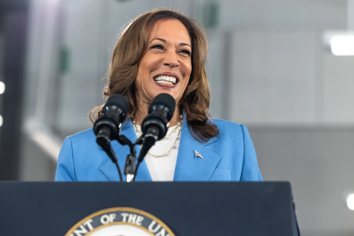 Kamala Harris Leads Trump in Four Polling Averages of Pivotal Swing ...