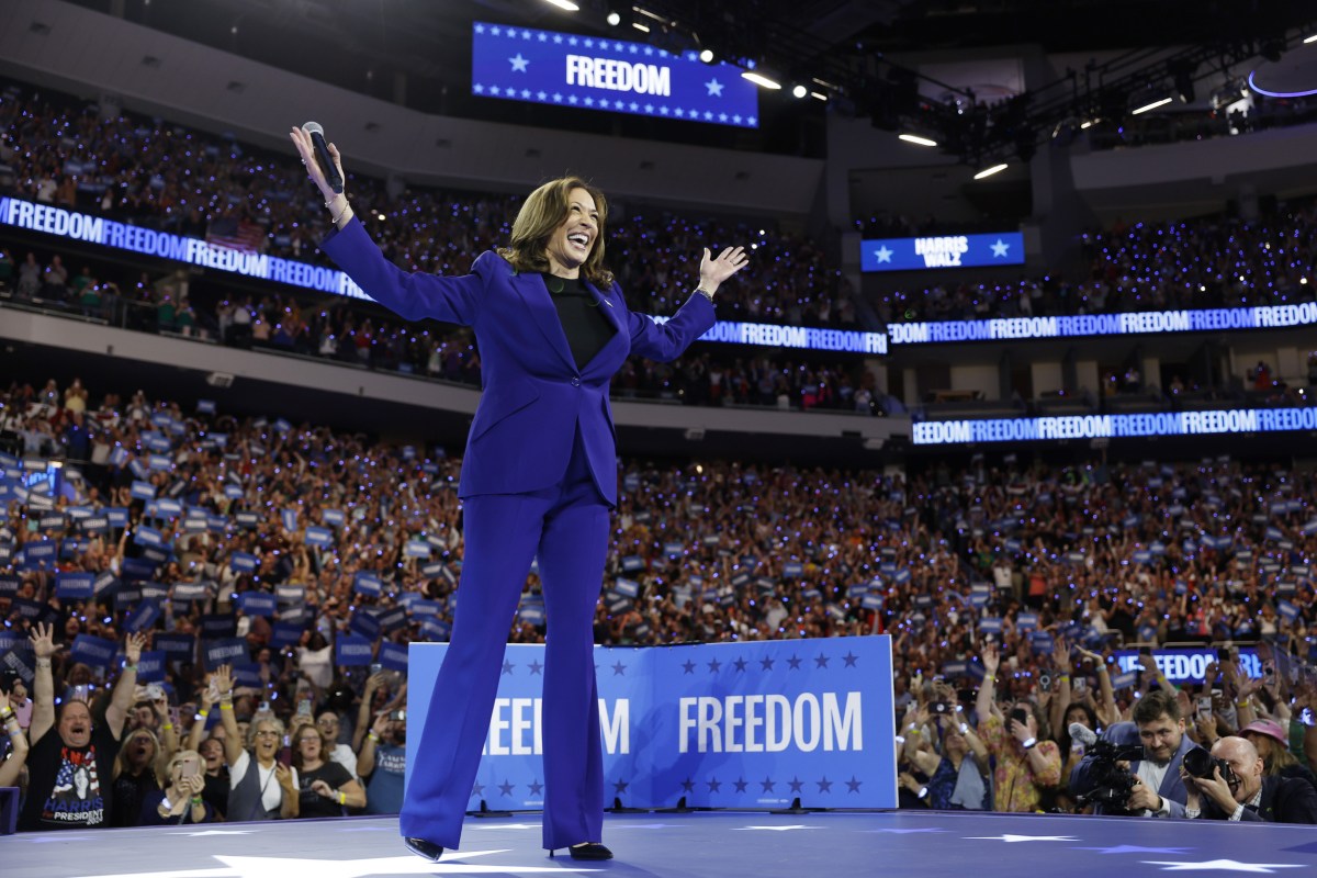 Kamala Harris Milwaukee Rally Crowd Size Compared to the RNC in Photos ...