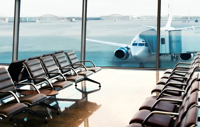 Man Tries Booking Flight Online—’Discrepancy’ He Notices Stuns