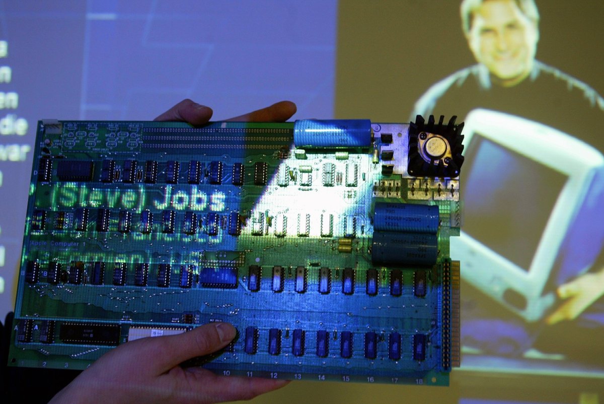 First Ever Apple Computer Created By Steve Jobs Is About To Go On Sale ...