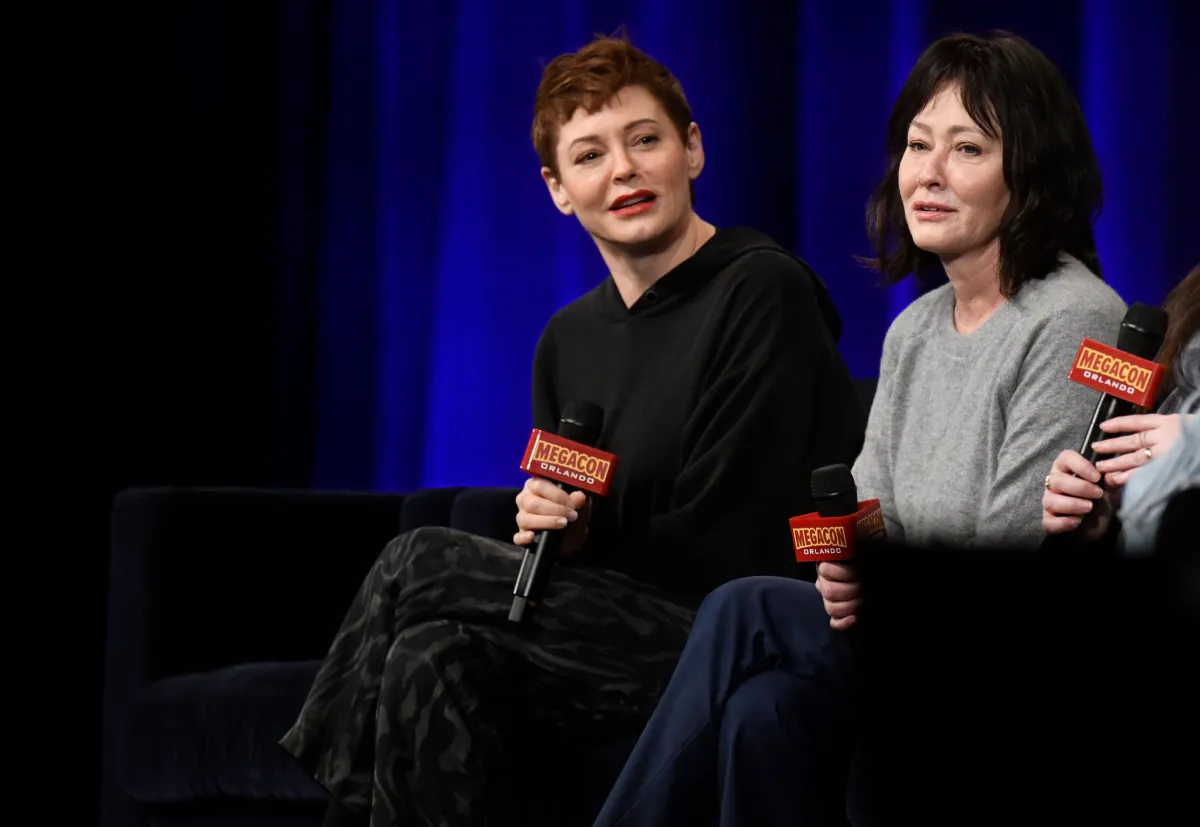 What Rose McGowan Wishes She'd Done Differently with Shannen Doherty(00)