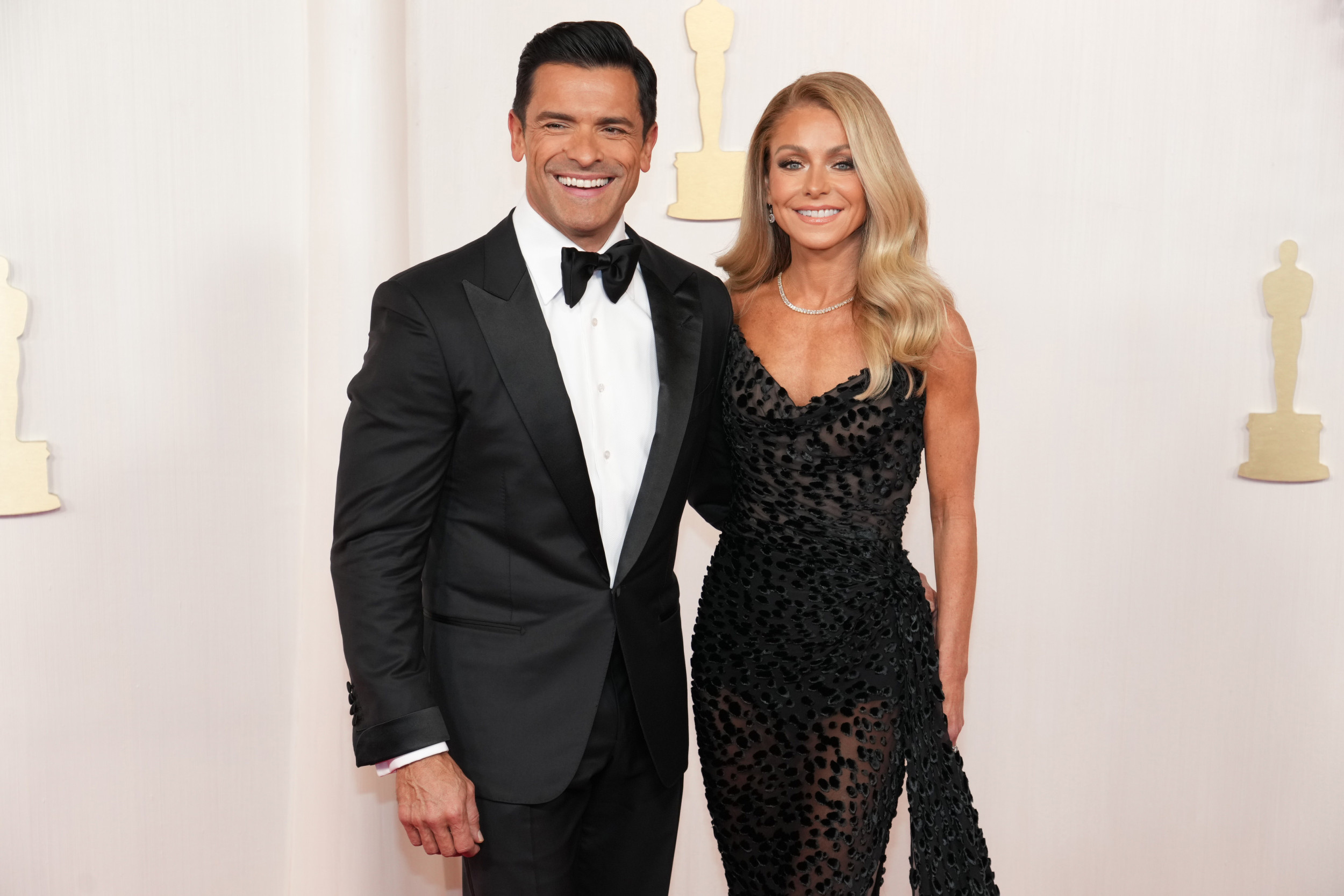 Kelly Ripa On Why Mark Consuelos Was So 'Irritating' During 1st Pregnancy -  Newsweek