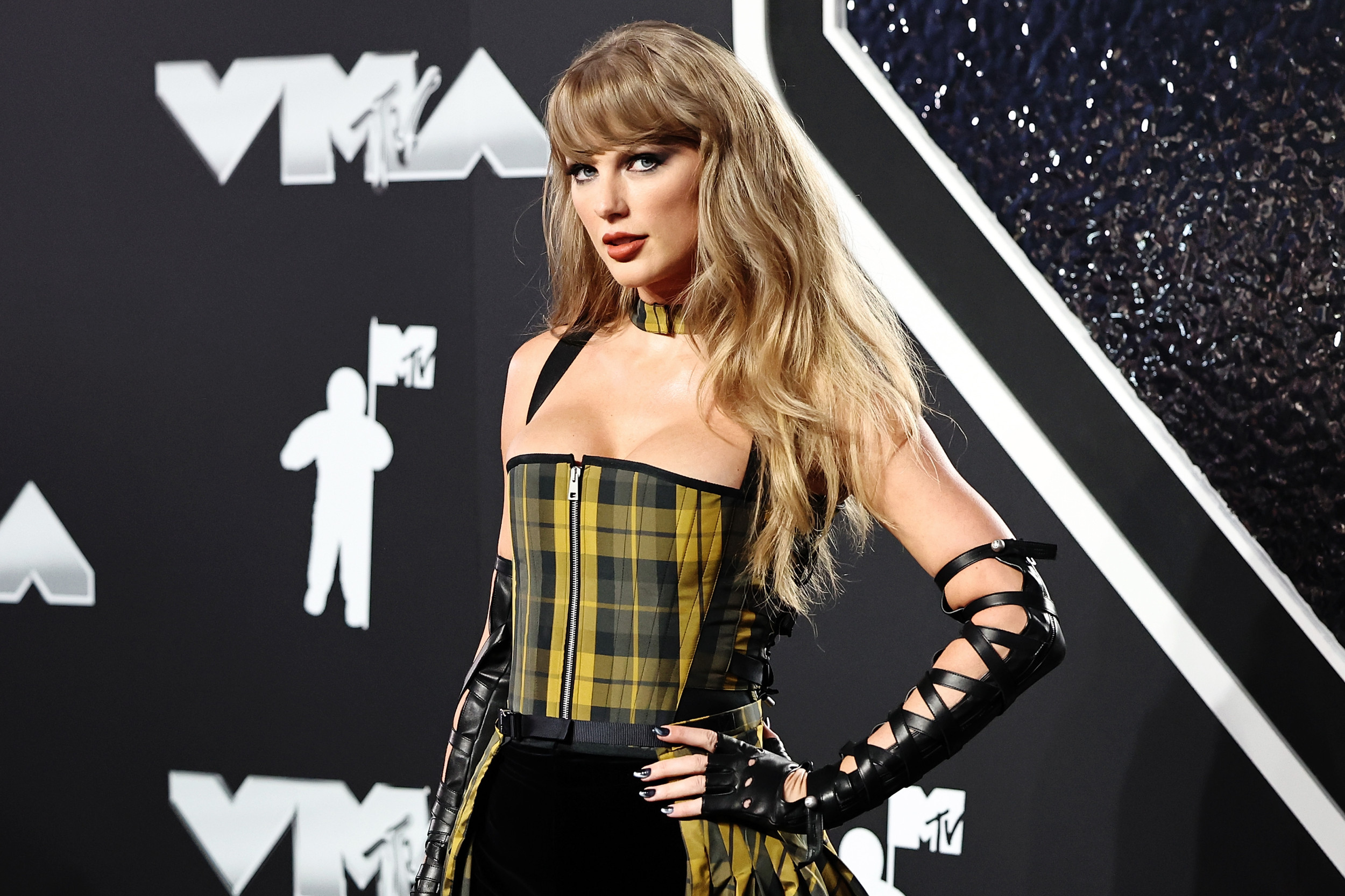 2470289-taylor-swift-2024-vmas.jpg