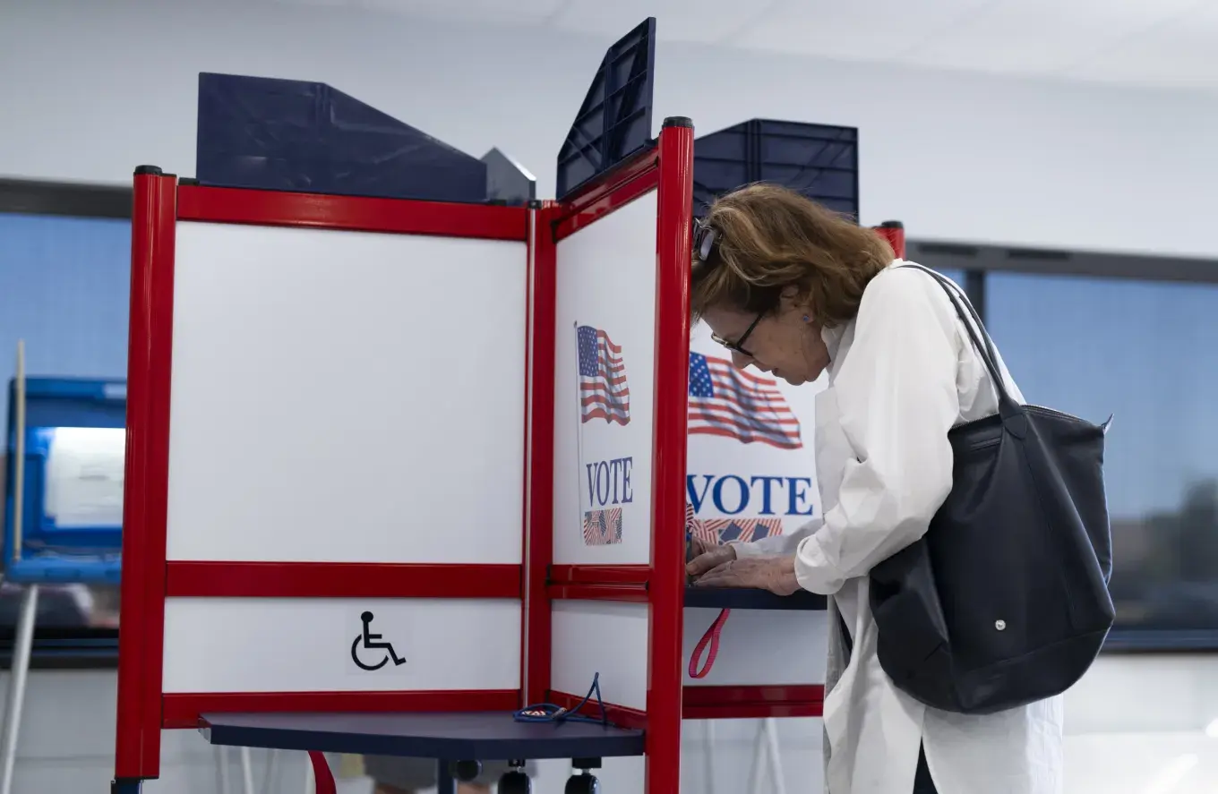  Voters fills out their ballot
