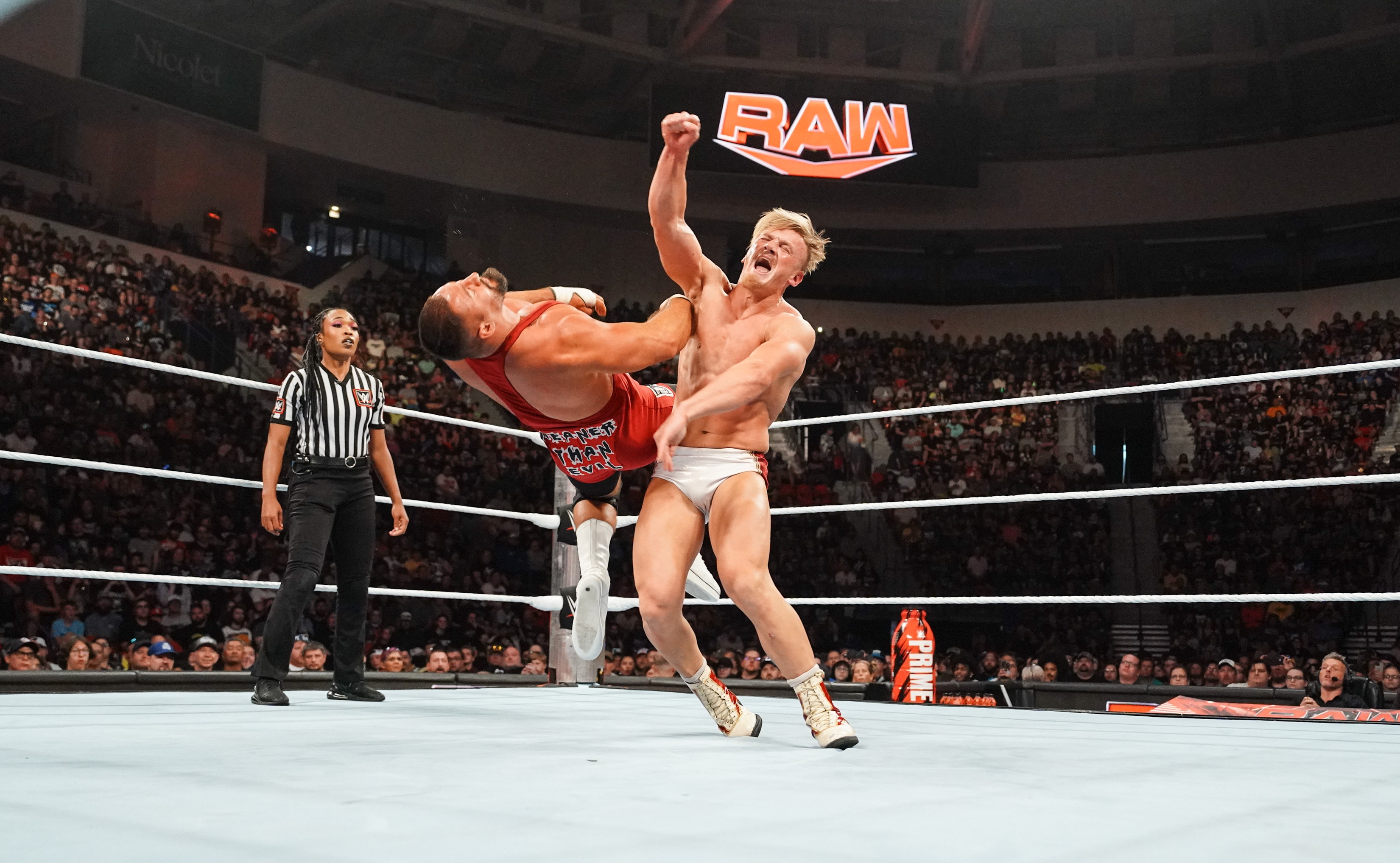 O disjuntor da fonte da WWE, Ilja Dragunov